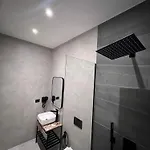 Takas Boutique 2* Radhimë