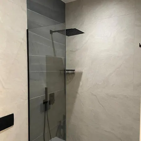 Takas Boutique Radhimë