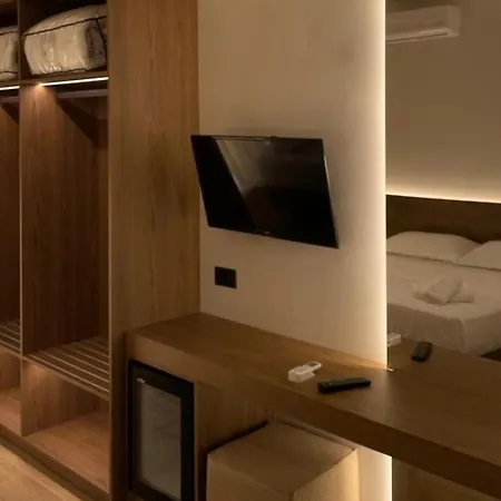 Takas Boutique Hotel 2*