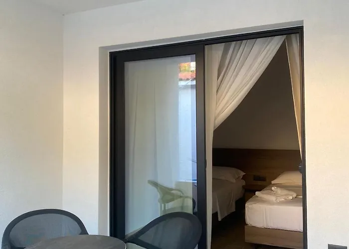 Takas Boutique 2* Radhimë